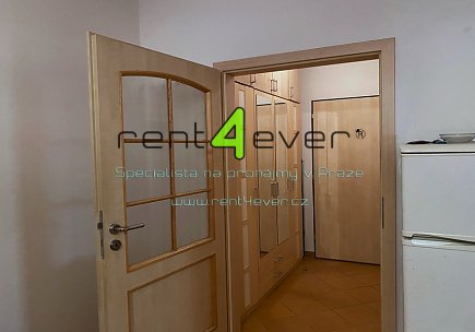 Pronájem bytu, Vysočany, Jana Přibíka, byt 1+kk, 33 m2, novostavba, výtah, vybavený nábytkem, Rent4Ever.cz