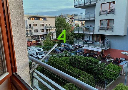 Pronájem bytu, Vysočany, Jana Přibíka, byt 1+kk, 33 m2, novostavba, výtah, vybavený nábytkem, Rent4Ever.cz