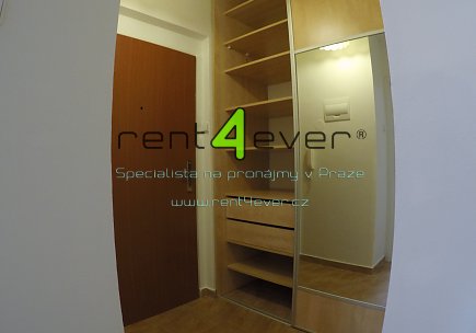 Pronájem bytu, Metro A Strašnická, Srbínská, byt 2+kk, 46 m2, po rekonstrukci, nevybavený, Rent4Ever.cz