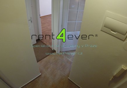 Pronájem bytu, Metro A Strašnická, Srbínská, byt 2+kk, 46 m2, po rekonstrukci, nevybavený, Rent4Ever.cz