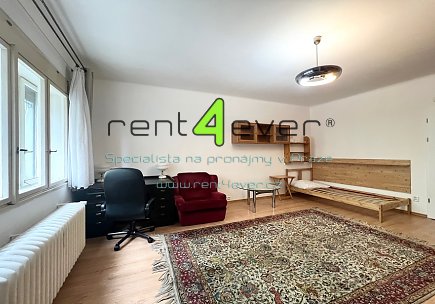 Pronájem bytu, Žižkov, Husinecká, byt 1+kk, 35 m2, komora, výtah, vybavený nábytkem, Rent4Ever.cz