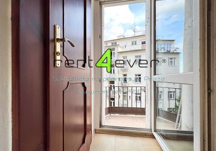 Pronájem bytu, Vršovice, Francouzská, byt 2+kk, 54 m2, po rekonstrukci, nezařízený nábytkem, Rent4Ever.cz