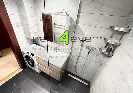 Pronájem bytu, Vršovice, Francouzská, byt 2+kk, 54 m2, po rekonstrukci, nezařízený nábytkem, Rent4Ever.cz