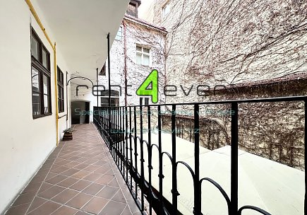 Pronájem bytu, Nové Město, Palackého, byt 1+1, 40 m2, po rekonstrukci, šatna, zařízený nábytkem, Rent4Ever.cz