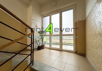 Pronájem bytu, Nusle, U Svépomoci, byt 2+1 (2+kk), 49 m2, cihla, zařízený nábytkem, Rent4Ever.cz