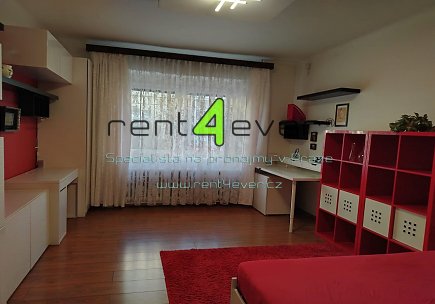 Pronájem bytu, Hostivař, Štěrboholská, pokoj 20 m2, zařízený, spolubydlení v bytě pro max.1 osobu , Rent4Ever.cz