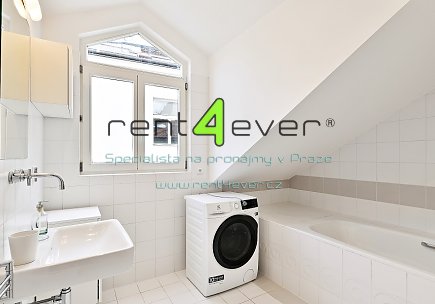 Pronájem bytu, Nové Město, Zlatnická, podkrovní 3+kk, 103.32 m2, cihla, po rekonstrukci, s komorou, Rent4Ever.cz