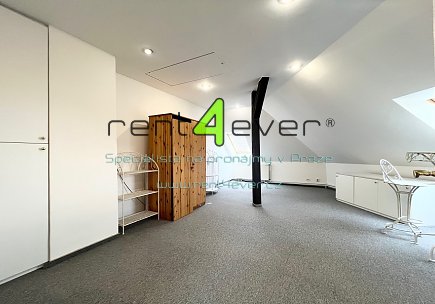 Pronájem bytu, Radonice, Prchalova, podkrovní byt 3+kk, 120 m2, v RD, vybavený nábytkem, Rent4Ever.cz