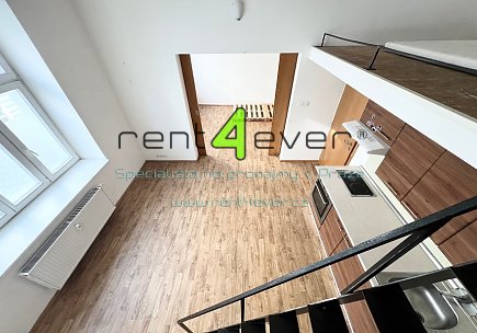 Pronájem bytu, Žižkov, Cimburkova, byt 2+kk, 36 m2, po rekonstrukci, zahrada, nezařízený nábytkem, Rent4Ever.cz