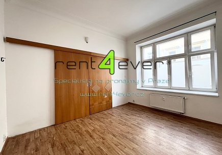 Pronájem bytu, Žižkov, Cimburkova, byt 2+kk, 36 m2, po rekonstrukci, zahrada, nezařízený nábytkem, Rent4Ever.cz