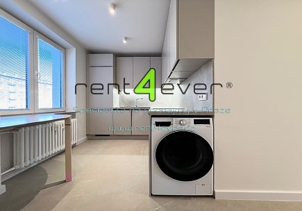 Pronájem bytu, Vršovice, Kavkazská, byt 2+1, 52 m2, po rekonstrukci, sklep, společný balkon, Rent4Ever.cz