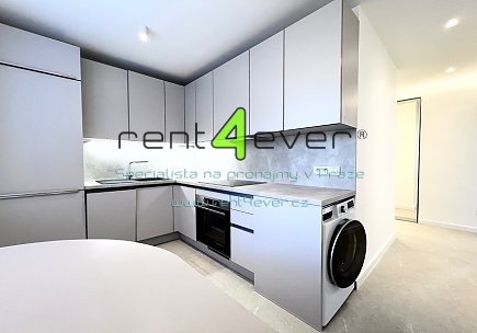 Pronájem bytu, Vršovice, Kavkazská, byt 2+1, 52 m2, po rekonstrukci, sklep, společný balkon, Rent4Ever.cz