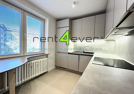 Pronájem bytu, Vršovice, Kavkazská, byt 2+1, 52 m2, po rekonstrukci, sklep, společný balkon, Rent4Ever.cz