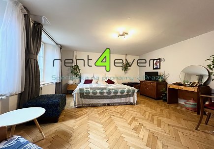 Pronájem bytu, Nové Město, Palackého, byt 1+1, 40 m2, po rekonstrukci, zařízený nábytkem, Rent4Ever.cz