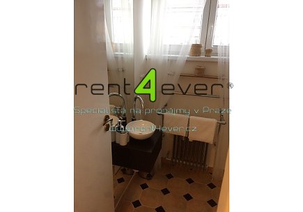 Pronájem bytu, Vršovice, Novorossijská, byt 2+kk, 35.7 m2, po rekonstrukci, zařízený nábytkem, Rent4Ever.cz