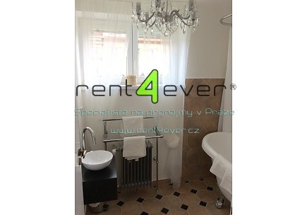 Pronájem bytu, Vršovice, Novorossijská, byt 2+kk, 35.7 m2, po rekonstrukci, zařízený nábytkem, Rent4Ever.cz