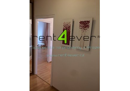 Pronájem bytu, Vršovice, Novorossijská, byt 2+kk, 35.7 m2, po rekonstrukci, zařízený nábytkem, Rent4Ever.cz