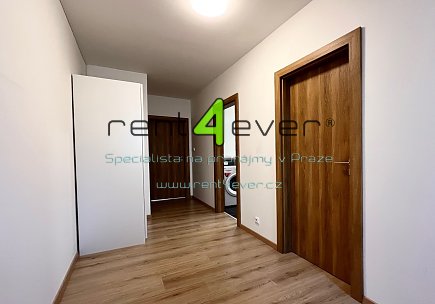 Pronájem bytu, Modřany, Andělova, byt 2+kk ve vile, 55 m2, cihla, parkovací místo, nezařízený , Rent4Ever.cz