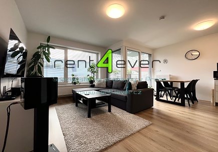 Pronájem bytu, Modřany, Andělova, byt 2+kk ve vile, 55 m2, cihla, parkovací místo, nezařízený , Rent4Ever.cz