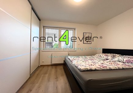 Pronájem bytu, Modřany, Andělova, byt 2+kk ve vile, 55 m2, cihla, parkovací místo, nezařízený , Rent4Ever.cz