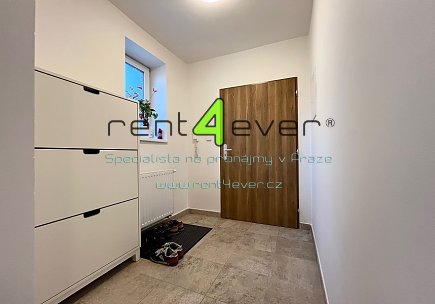 Pronájem bytu, Modřany, Andělova, byt 2+kk ve vile, 55 m2, cihla, parkovací místo, nezařízený , Rent4Ever.cz