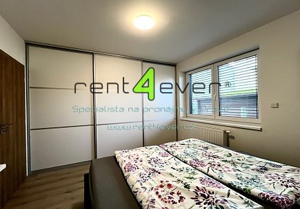 Pronájem bytu, Modřany, Andělova, byt 2+kk ve vile, 55 m2, cihla, parkovací místo, nezařízený , Rent4Ever.cz