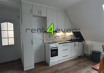 Pronájem bytu, Benešov, Jiřího Franka, byt 3+1, 78 m2 v RD, po rekonstrukci, balkon, nezařízený, Rent4Ever.cz