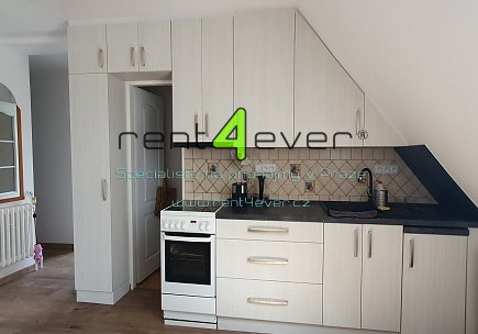 Pronájem bytu, Benešov, Jiřího Franka, byt 3+1, 78 m2 v RD, po rekonstrukci, balkon, nezařízený, Rent4Ever.cz