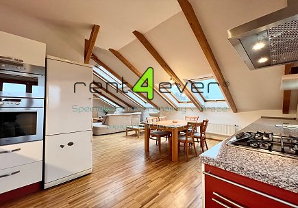 Pronájem bytu, Hostavice, Nežárská, byt 4+kk, 120 m2 v podkroví RD, 2 balkony, zařízený nábytkem, Rent4Ever.cz