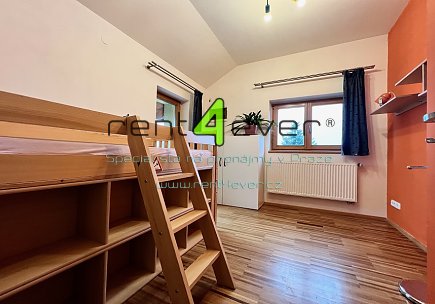 Pronájem bytu, Hostavice, Nežárská, byt 4+kk, 120 m2 v podkroví RD, 2 balkony, zařízený nábytkem, Rent4Ever.cz