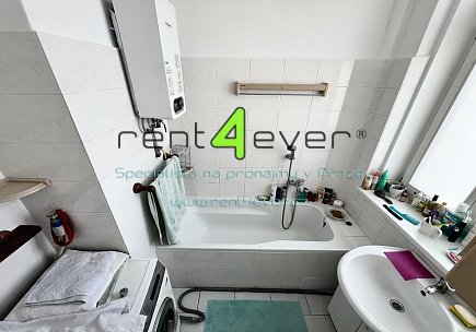 Pronájem bytu, Dejvice, Na Čihadle, byt 3+1, 92 m2, ve vile, balkon, zahrada, zařízený nábytkem, Rent4Ever.cz