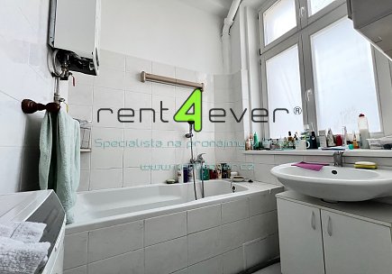 Pronájem bytu, Dejvice, Na Čihadle, byt 3+1, 92 m2, ve vile, balkon, zahrada, zařízený nábytkem, Rent4Ever.cz