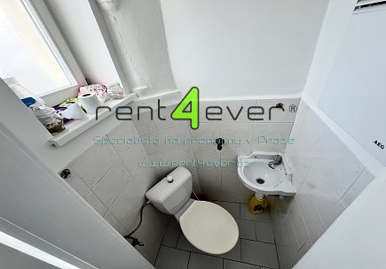 Pronájem bytu, Dejvice, Na Čihadle, byt 3+1, 92 m2, ve vile, balkon, zahrada, zařízený nábytkem, Rent4Ever.cz