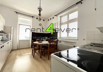 Pronájem bytu, Dejvice, Na Čihadle, byt 3+1, 92 m2, ve vile, balkon, zahrada, zařízený nábytkem, Rent4Ever.cz