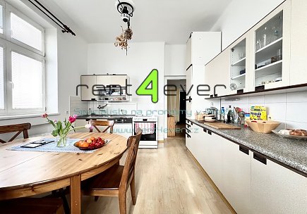 Pronájem bytu, Dejvice, Na Čihadle, byt 3+1, 92 m2, ve vile, balkon, zahrada, zařízený nábytkem, Rent4Ever.cz